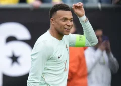 Com um a menos, França vence o Brasil em amistoso